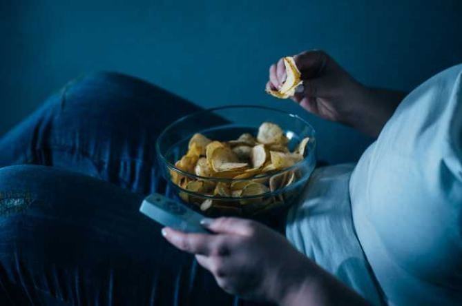 Ăn đêm và bí quyết kiểm soát cân nặng bạn cần biết