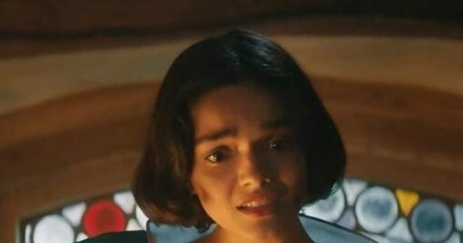 “Bạch Tuyết” thống trị phòng vé nhưng gây tranh cãi vì thông điệp lệch lạc