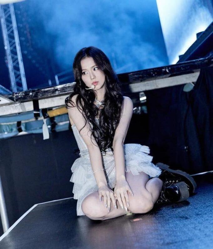 Kpop tuần qua: Công bố giá vé fan meeting Jisoo tại Việt Nam, bất ổn của NewJeans Ảnh 2