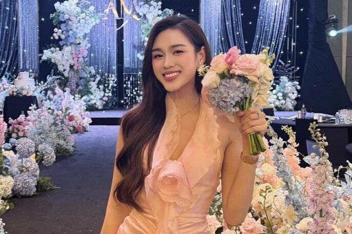 Đỗ Thị Hà ‘úp mở’ chuyện viết thiệp cưới: ‘Chữ em xấu lắm’