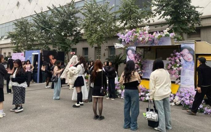 Fan Việt ‘đổ bộ’ Hà Nội chờ đón Jisoo trong fan meeting đặc biệt