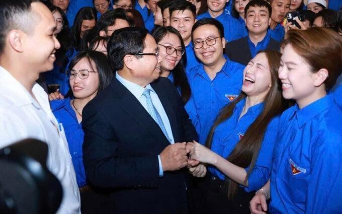 Hòa Minzy ‘bùng nổ’ hạnh phúc khi được Thủ tướng khen ngợi