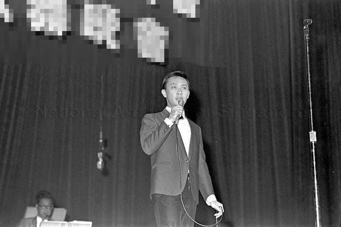 Nam ca sĩ 87 tuổi ly hôn vợ sau 9 năm chung sống nhưng không có con Ảnh 2