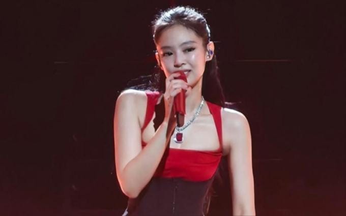 Jennie bị chỉ trích vì biểu hiện thiếu nhiệt tình trên sân khấu