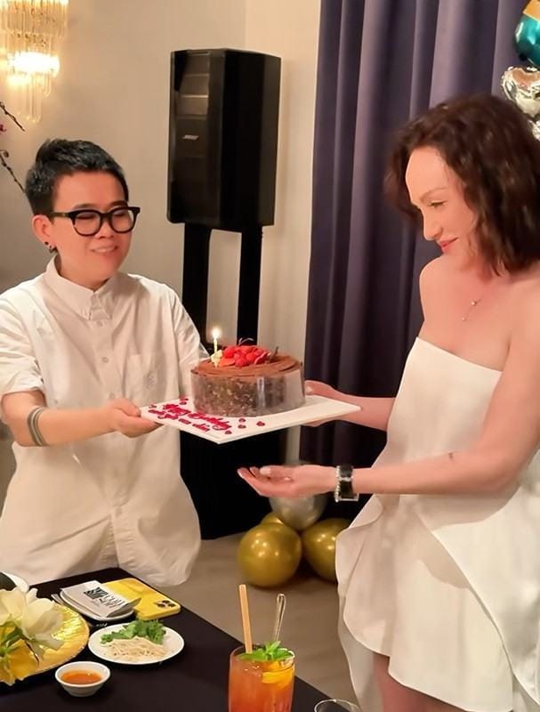 Khoảnh khắc ngọt ngào của Phương Uyên – Thanh Hà