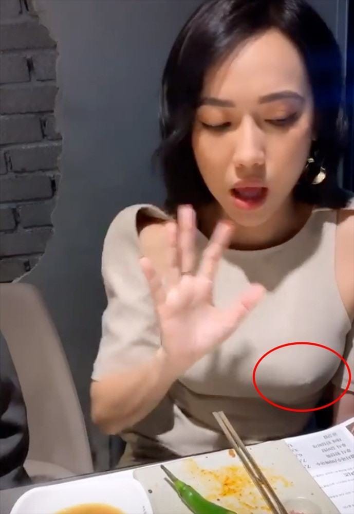 Diệu Nhi cũng gây giật mình khi xuất hiện với chiếc váy y hệt