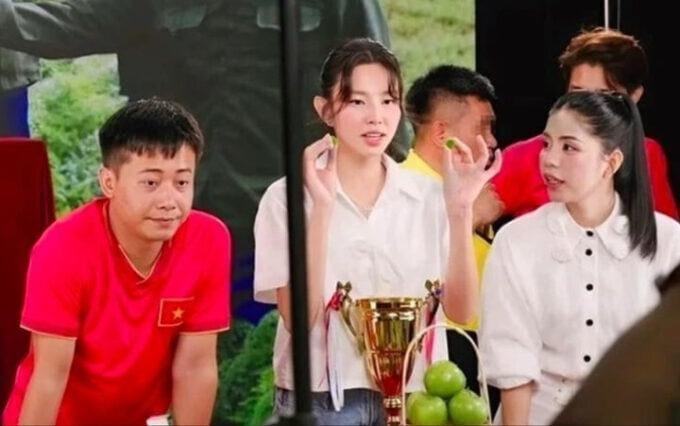 Quang Linh Vlogs, Thùy Tiên và Hằng Du Mục thừa nhận quảng cáo lố sản phẩm khi livestream bán hàng.