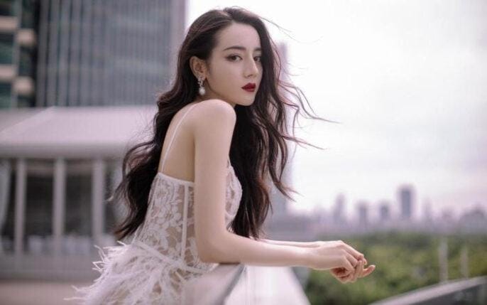 Nhan sắc ‘trung bình’ ở Tân Cương: Địch Lệ Nhiệt Ba chỉ là phổ thông?