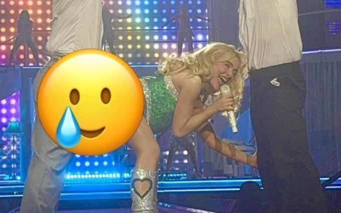 Nữ ca sĩ gây tranh cãi với phong cách gợi cảm quá đà