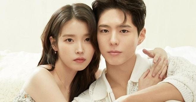 Park Bo Gum che mắt IU trong cảnh hôn đáng nhớ
