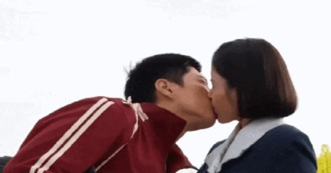 Park Bo Gum và IU chia sẻ khoảnh khắc hậu trường đáng yêu trong “Khi Cuộc Đời Cho Bạn Quả Quýt”