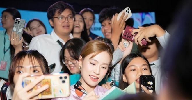 Vietnamese Concert Film: Chúng ta là người Việt Nam thu 204 triệu đồng sau một tuần rút rạp