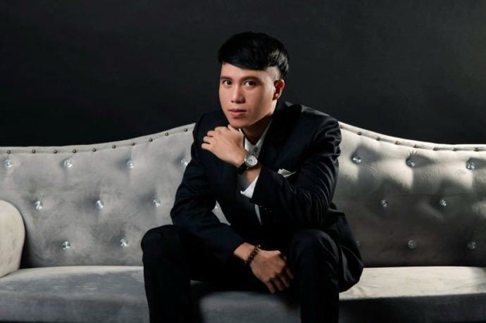 Tác giả ca khúc 13 triệu view: Mồ côi cha từ nhỏ, từng phải gác lại đam mê âm nhạc để mưu sinh - Ảnh 2. Tác giả ca khúc 13 triệu view: Mồ côi cha từ nhỏ, từng phải gác lại đam mê âm nhạc để mưu sinh - Ảnh 2.