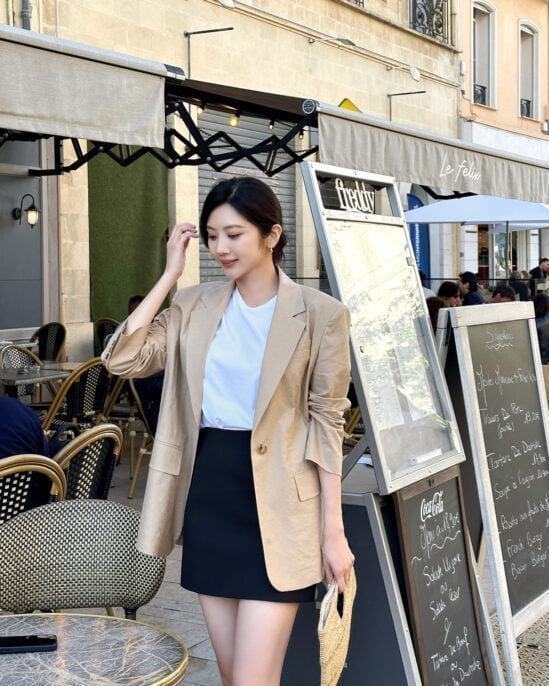 10 Cách Biến Áo Thun Thành ‘Vũ Khí’ Thanh Lịch Công Sở