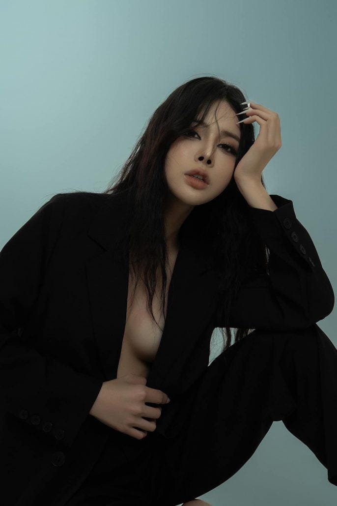 Nhan sắc quyến rũ của bạn gái Văn Thanh