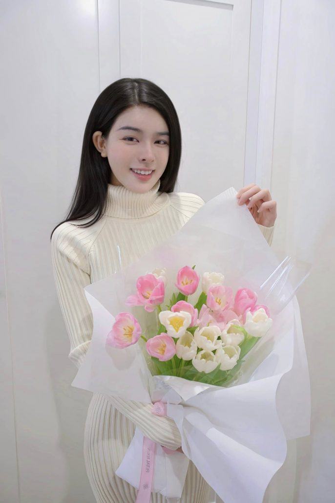 Trần Bích Hạnh xây dựng hình tượng cô gái luôn chăm chỉ làm việc, học tập, nỗ lực không ngừng