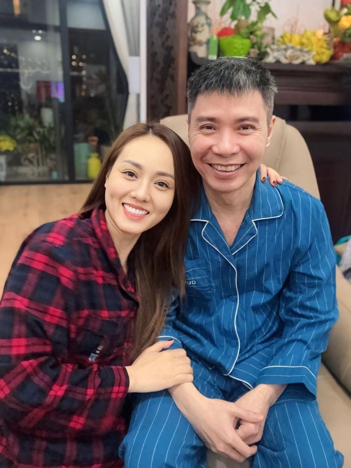 Vợ chồng nghệ sĩ Công Lý luôn nhận được sự quan tâm, hỏi thăm nhiệt tình từ đồng nghiệp, bạn bè và đông đảo khán giả. Ảnh: FBNV