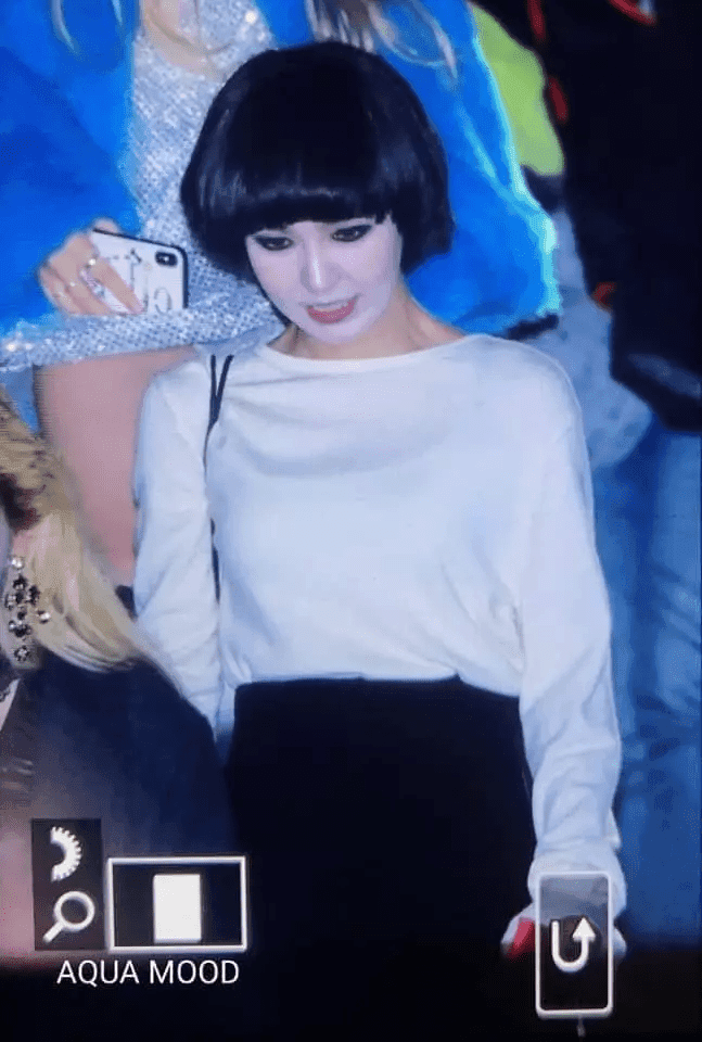 Wendy (Red Velvet) với lớp nền nhợt nhạt