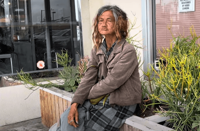 Ca sĩ Kim Ngân vốn nổi tiếng những năm 80 nhưng nay lại sống lang thang ở Mỹ.