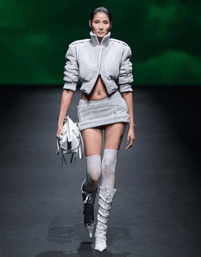 Hoàng Thùy với màn trình diễn First Face không như kỳ vọng.