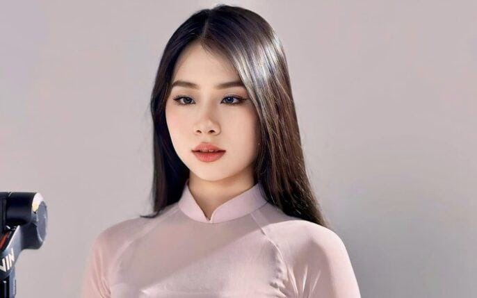Á hậu Việt trẻ tuổi ‘gây bão’ với học bổng 2,5 tỉ đồng