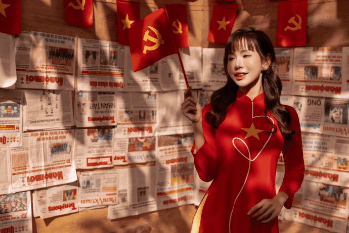 MC Hải Anh rạng rỡ trong tà áo dài cờ đỏ sao vàng - 7