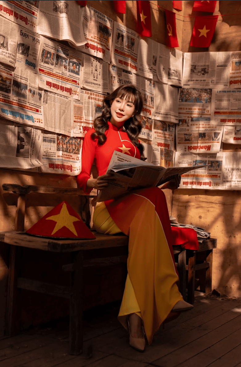 MC Hải Anh rạng rỡ trong tà áo dài cờ đỏ sao vàng - 5