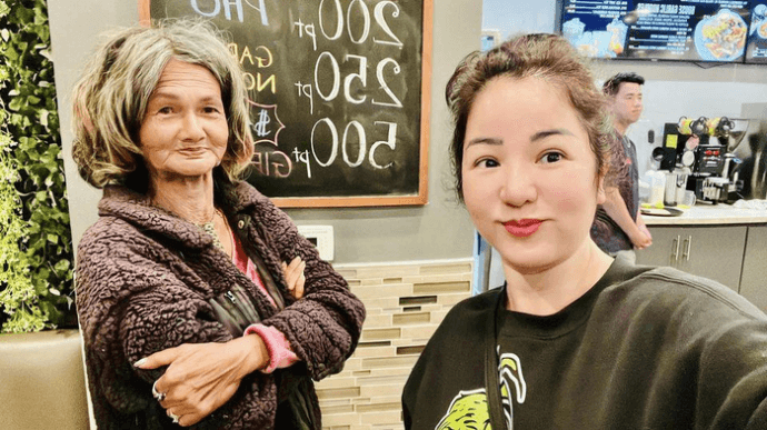 Ca sĩ Kim Ngân từng được nghệ sĩ hài Thuý Nga cưu mang nhưng sau đó vướng một số lùm xùm.