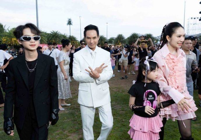 Lý Hải và gia đình tại sự kiện