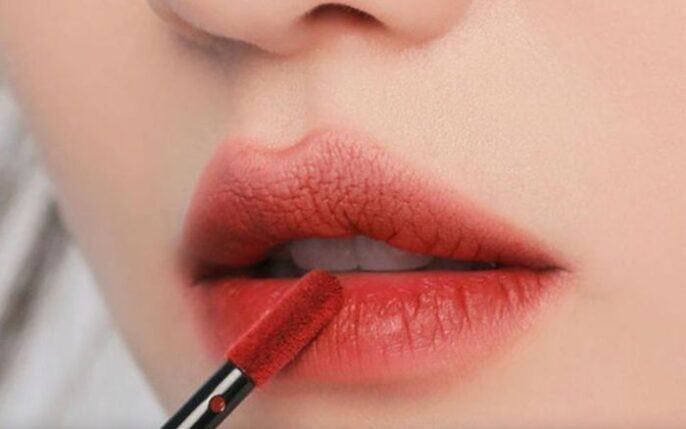 Bí quyết đánh son ‘bài bản’ cho đôi môi mịn màng, lên màu chuẩn