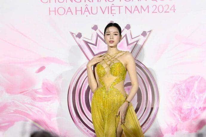 Cận vóc dáng thắt đáy lưng ong của Đỗ Thị Hà ảnh 5