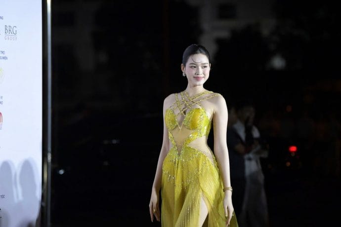 Cận vóc dáng thắt đáy lưng ong của Đỗ Thị Hà ảnh 3