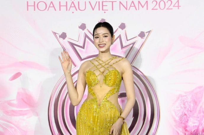 Cận vóc dáng thắt đáy lưng ong của Đỗ Thị Hà ảnh 4