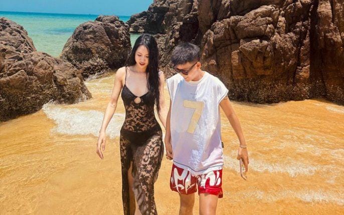 Cặp đôi bóng đá nữ Việt gây sốt với loạt ảnh tình tứ như ‘ảnh cưới’