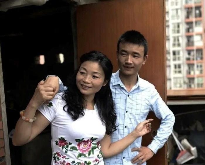 Li Liangyou và Tan Wanping chênh nhau 23 tuổi ở Trùng Khánh (Trung Quốc). Ảnh: Vietnamnet.