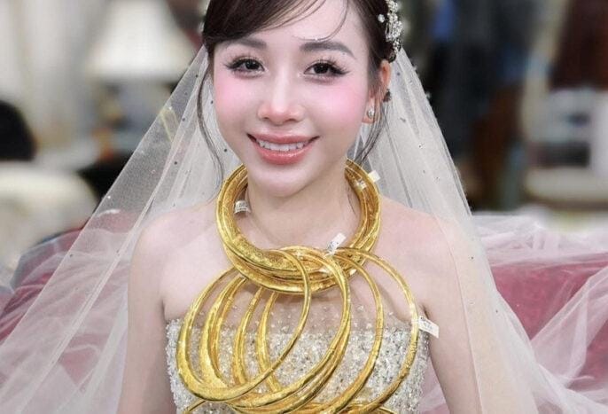 Cô dâu Thanh Hóa ‘ngập vàng’ gây sốt MXH: Tình yêu hay của nợ?