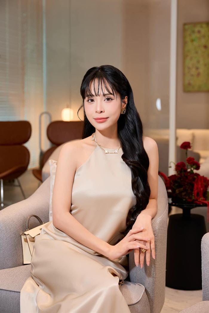 Ca nương Kiều Anh đang tích cực hoạt động nghệ thuật sau một thời gian dài 'lui về ở ẩn'.