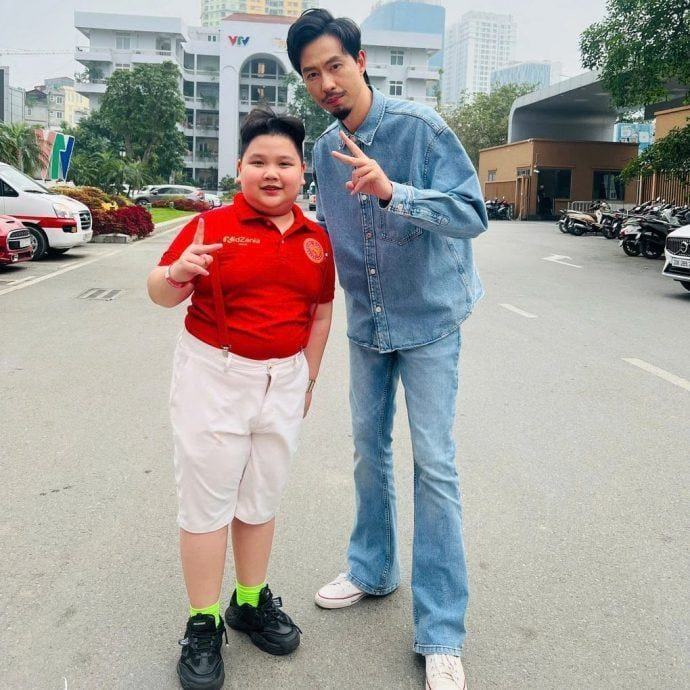 Đen Vâu và Muối Dubai tại hậu trường ghi hình chương trình 'Việc tử tế'