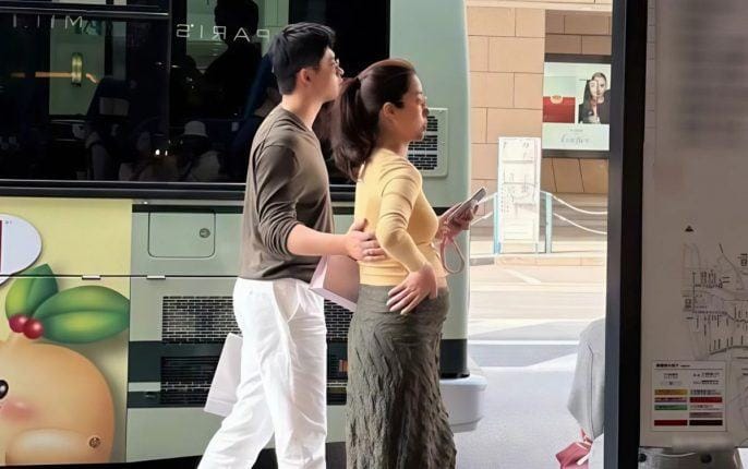 Dương Thái Ngọc lộ bụng bầu to khi du lịch Nhật Bản cùng bạn trai bí ẩn?