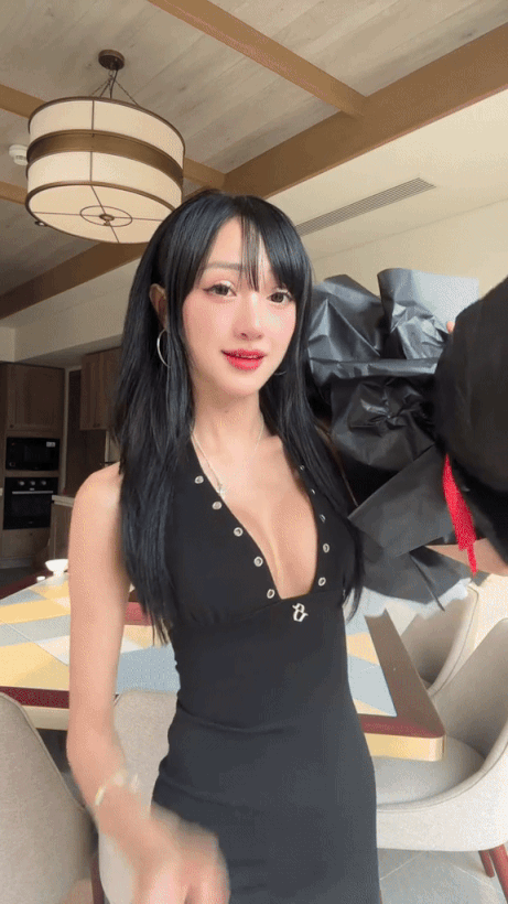 Clara Đào gây tranh cãi khi công khai nâng ngực: ‘Tôi không nợ ai phiên bản tự nhiên của mình’