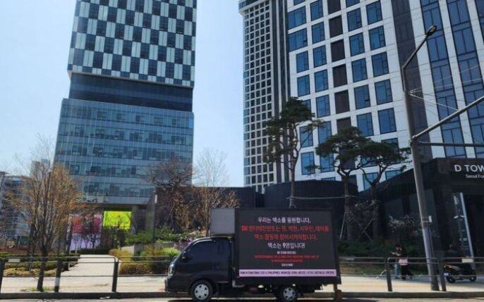 Fan EXO-L phẫn nộ khi SM chỉ tổ chức kỷ niệm 13 năm với 4 thành viên