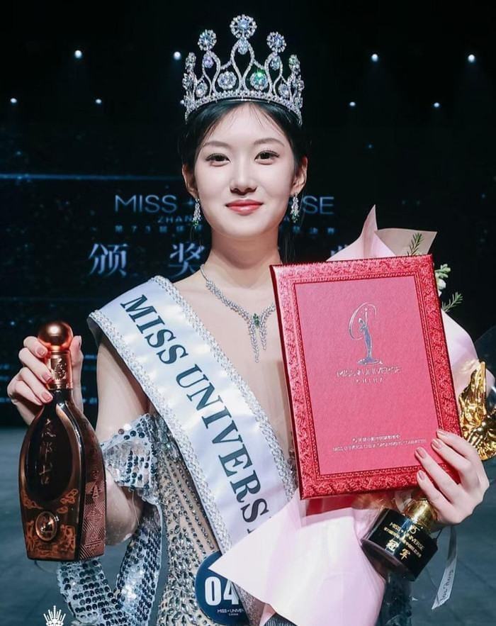 Xinying Zhu bị tước vương miện vì chưa đủ tuổi.