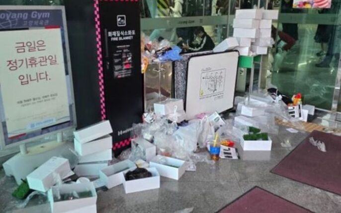 G-Dragon ‘bùng nổ’ comeback nhưng fan để lại ‘bãi rác’ gây tranh cãi