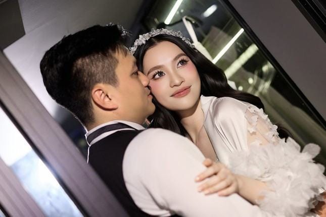 Hoa hậu Nông Thúy Hằng và chồng sắp cưới