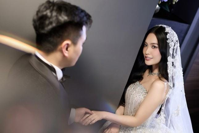 Chân dung chồng sắp cưới của Nông Thúy Hằng