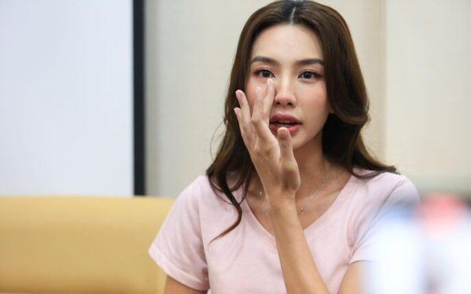 Hoa hậu Thùy Tiên bị hoãn xuất cảnh vì liên quan kẹo rau củ Kera