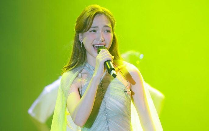 Hòa Minzy ‘bật mí’ quá khứ quậy phá: Từng trốn học, đi muộn vì chạy show!