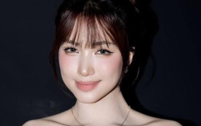 Hòa Minzy ‘đổ bể’ kế hoạch livestream vì liên tục bị hoãn chuyến bay