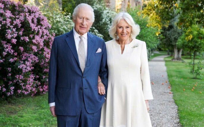 Hoàng hậu Camilla bật mí bí quyết hôn nhân 20 năm với Vua Charles III