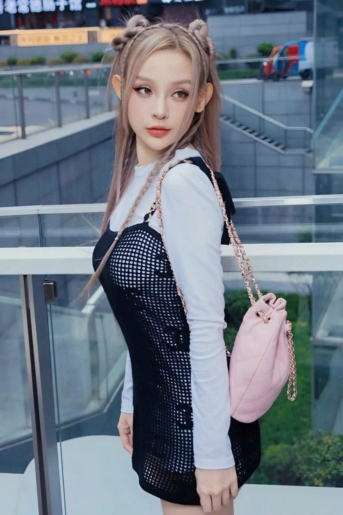 Huyền Baby giữ vẻ tươi trẻ, ngọt ngào nhờ gu thời trang ăn gian tuổi tác - 2